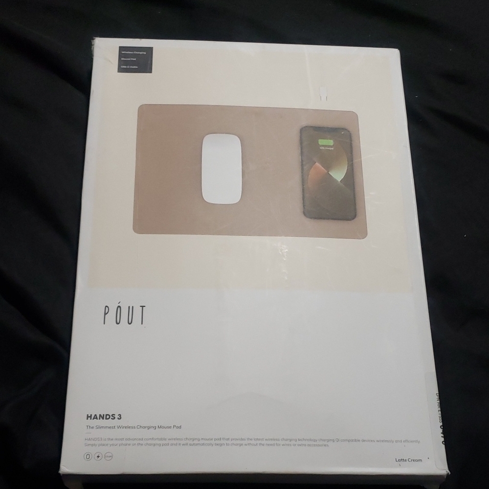 Pout Hands 3 Wireless Charging Mouse Pad Latte Cream